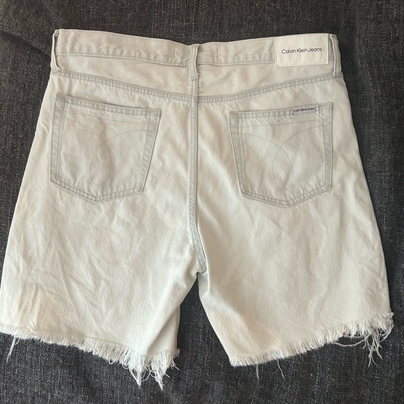 Calvin Klein Men’s Denim Jean Shorts in White - Picture 2 of 7